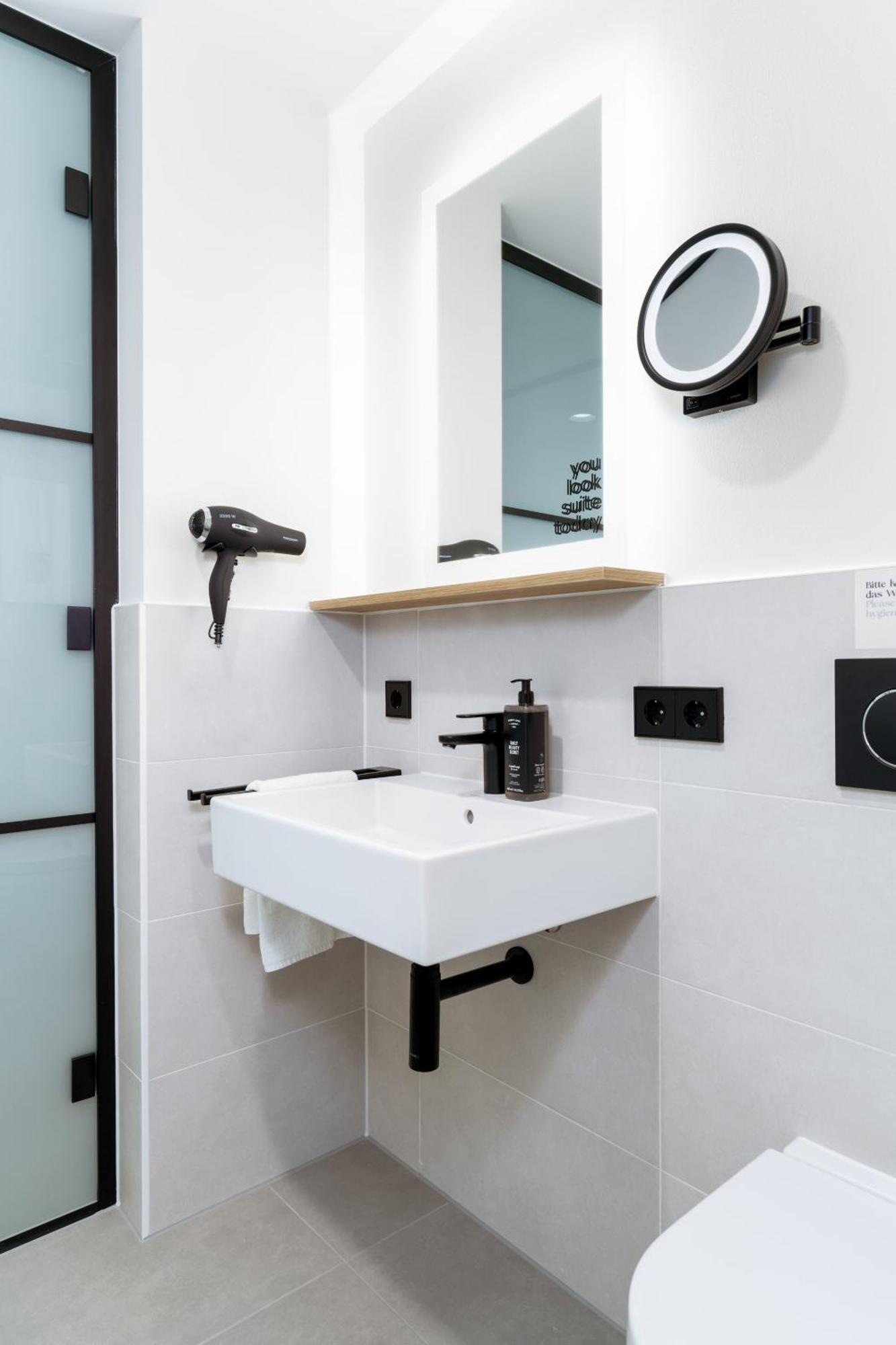 Limehome Krems Undstrasse Room photo